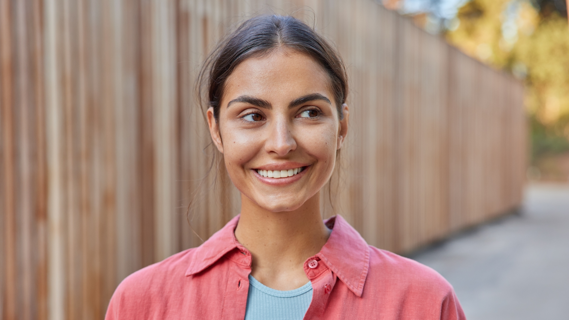 Is Teeth Whitening Right for You? 5 Considerations to Help You Decide